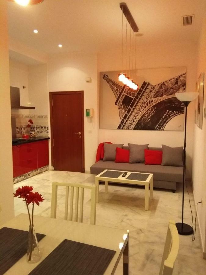 Apartamentos Rg Triana, Calle Castilla Con Patio セビリア エクステリア 写真