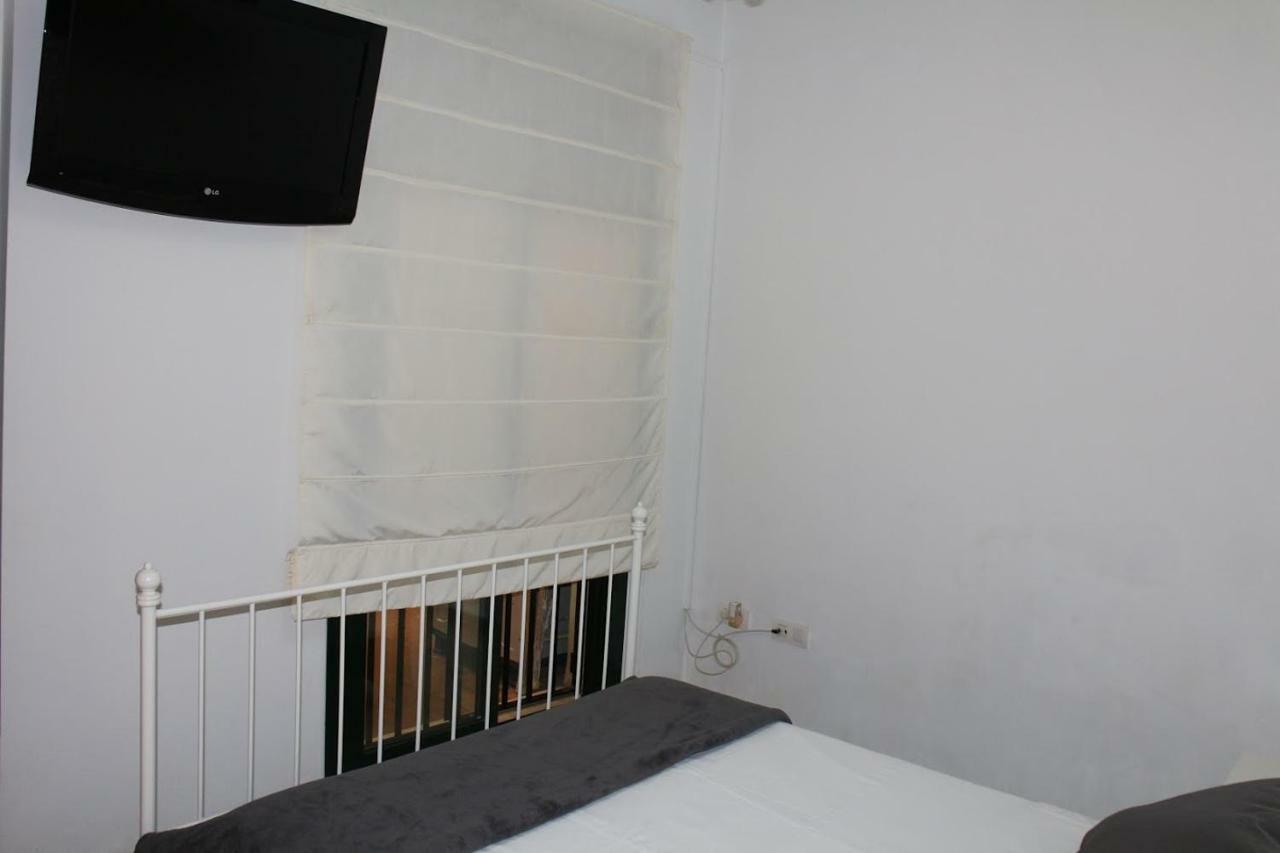 Apartamentos Rg Triana, Calle Castilla Con Patio セビリア エクステリア 写真