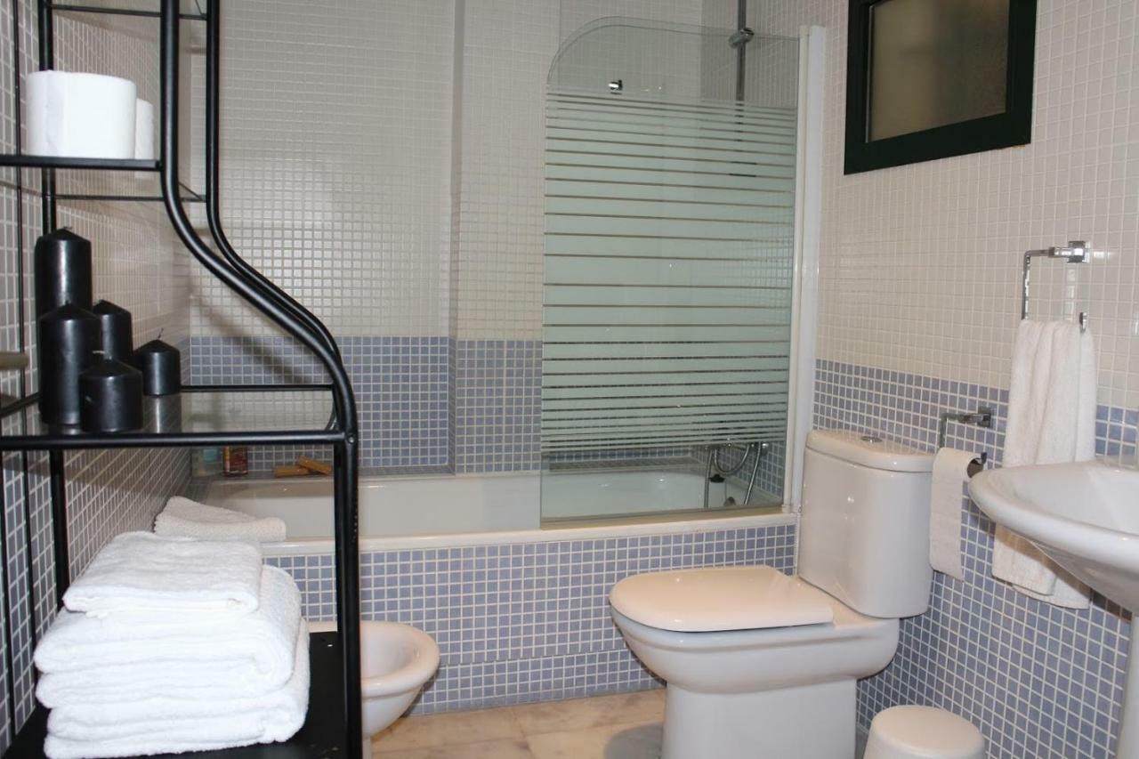 Apartamentos Rg Triana, Calle Castilla Con Patio セビリア エクステリア 写真