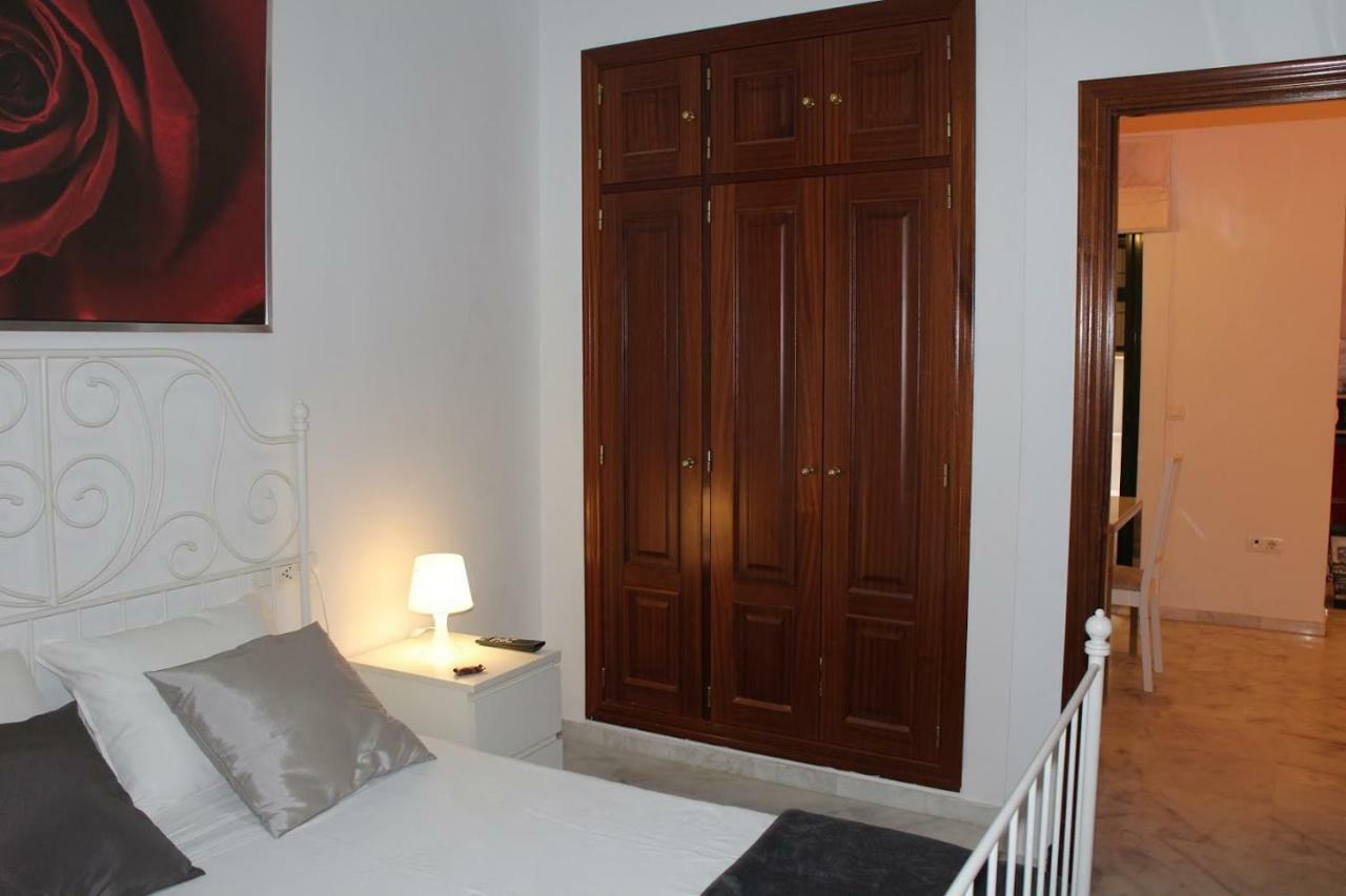 Apartamentos Rg Triana, Calle Castilla Con Patio セビリア エクステリア 写真