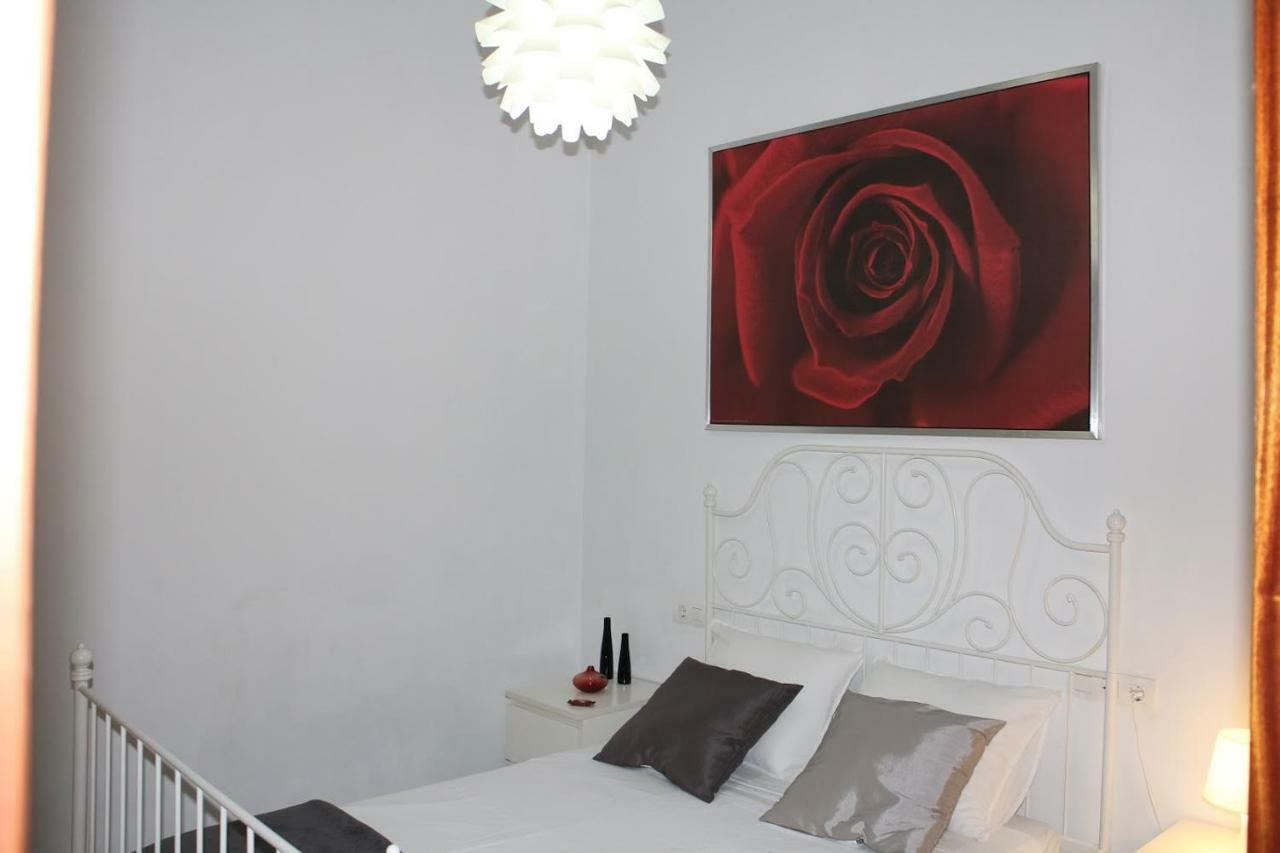 Apartamentos Rg Triana, Calle Castilla Con Patio セビリア エクステリア 写真