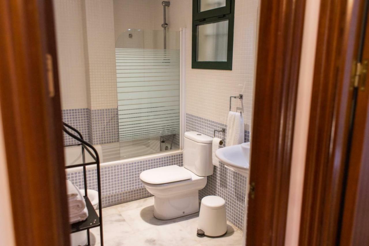 Apartamentos Rg Triana, Calle Castilla Con Patio セビリア エクステリア 写真