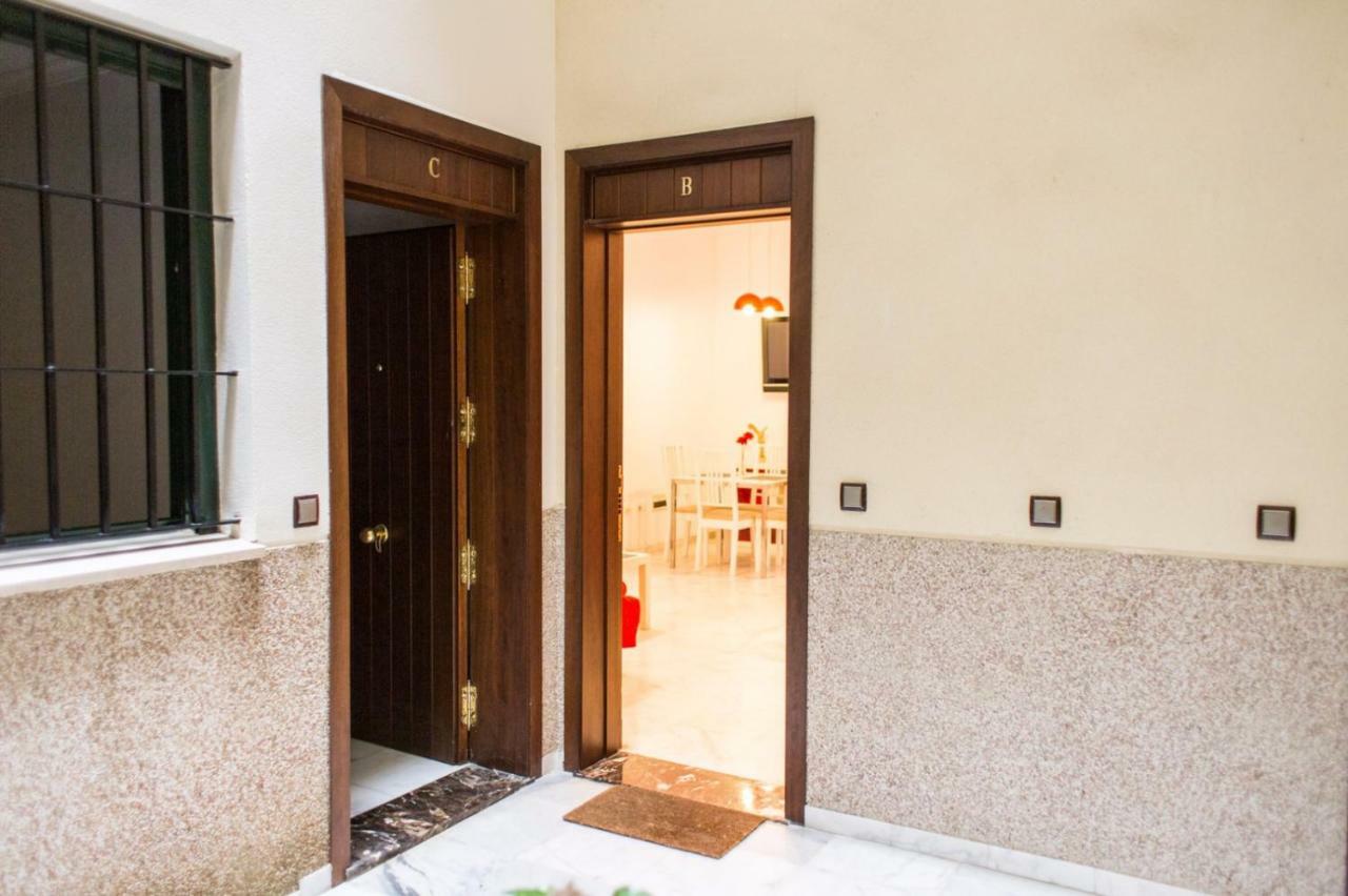 Apartamentos Rg Triana, Calle Castilla Con Patio セビリア エクステリア 写真